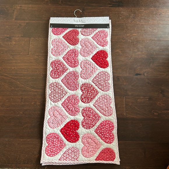 Nicole Miller Valentines Day Quilted Table Runner Reversible Red Pink Hearts New